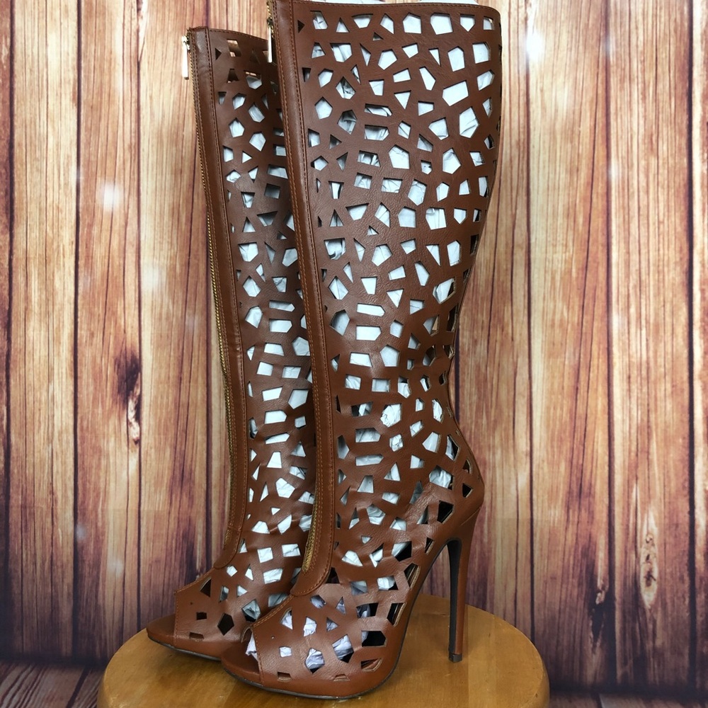 JustFab Scene Prunella Laser Cut Heeled Boot (7.5) - Picture 2 of 12